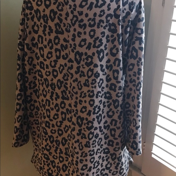 EUC Sweet Lovely bu Jen Animal Print Tunic with pockets - Picture 4 of 4